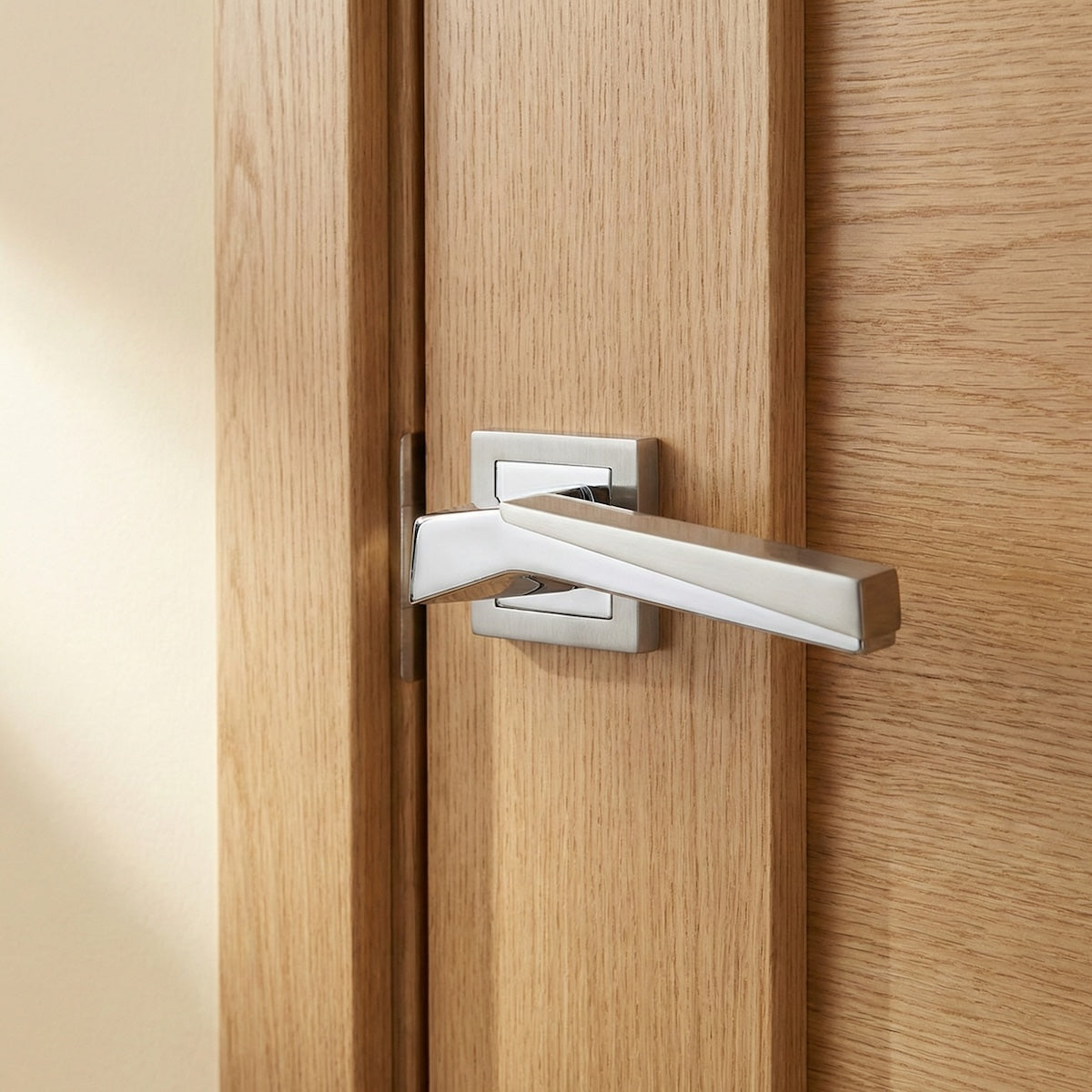 '120' model zamak door handle with square rosette in a two-tone finish
