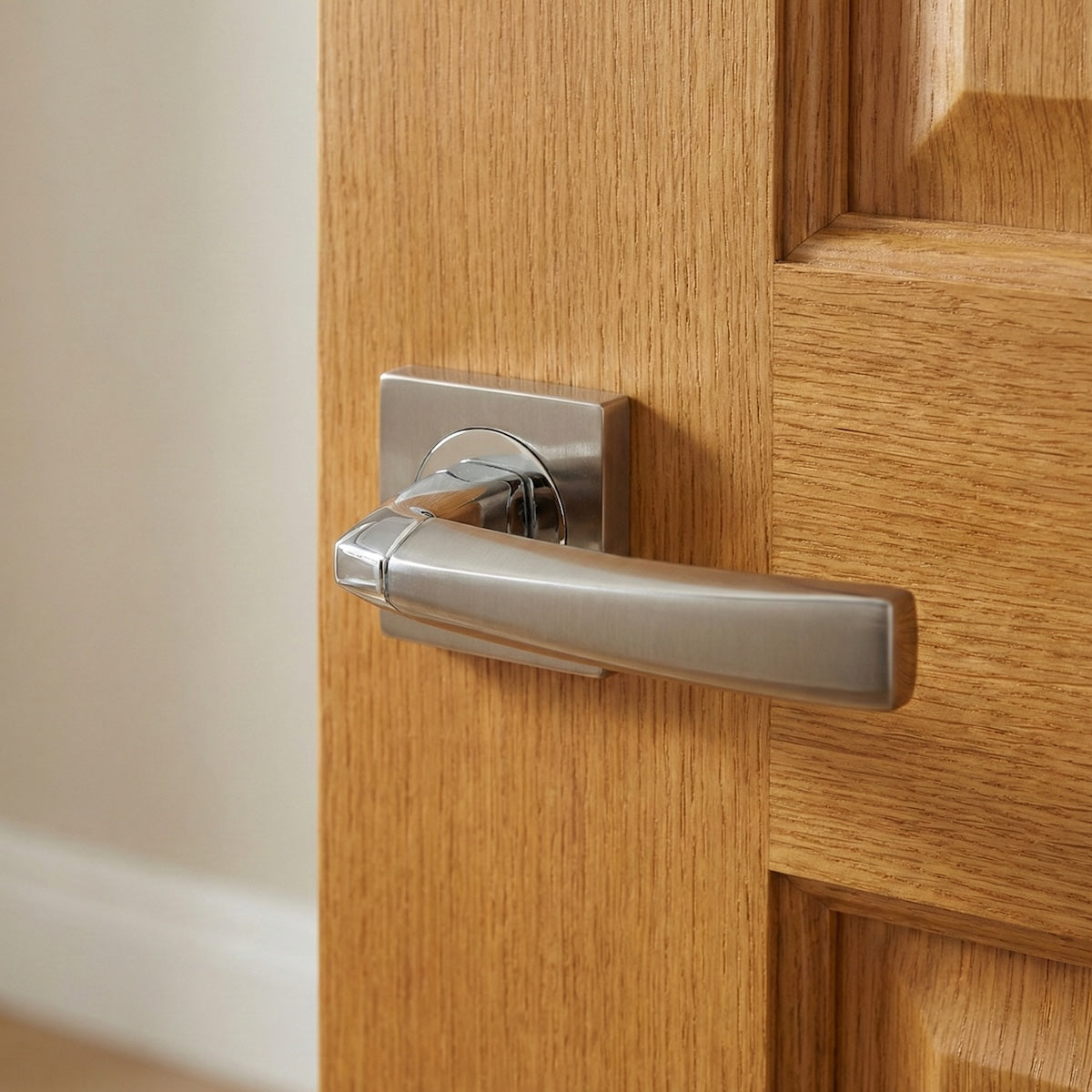 '320' model zamak door handle with square rose in two-tone finish