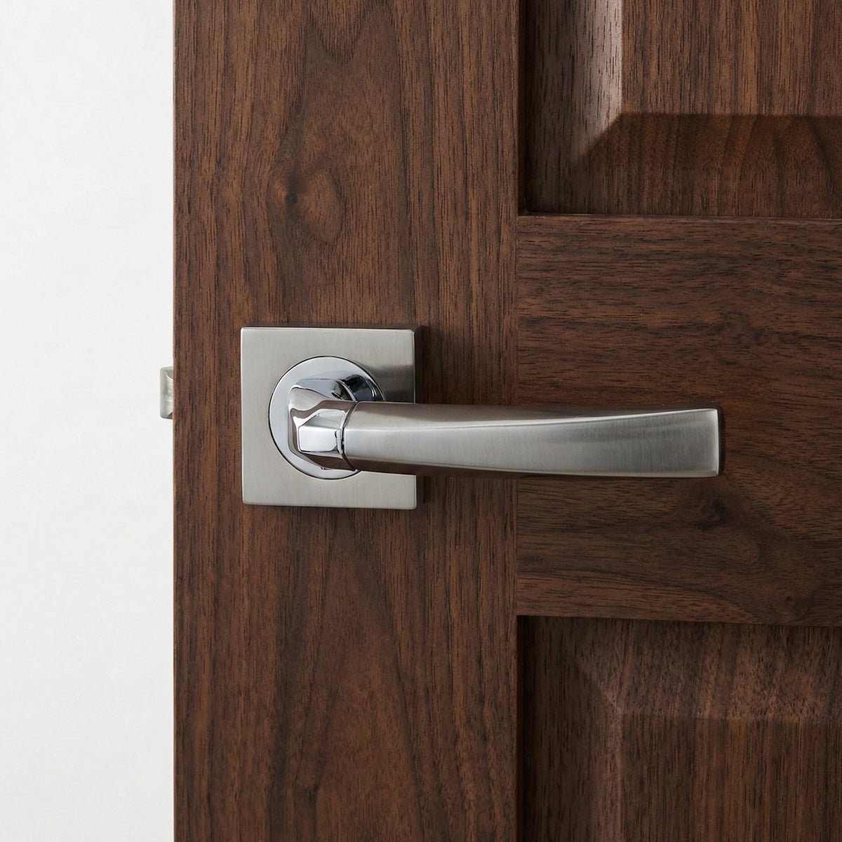 '320' model zamak door handle with square rose in two-tone finish