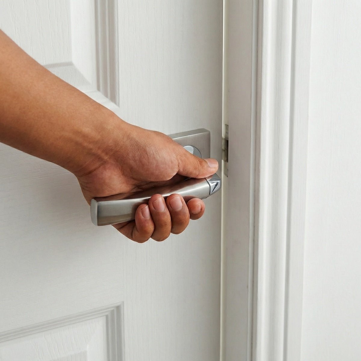 '320' model zamak door handle with square rose in two-tone finish