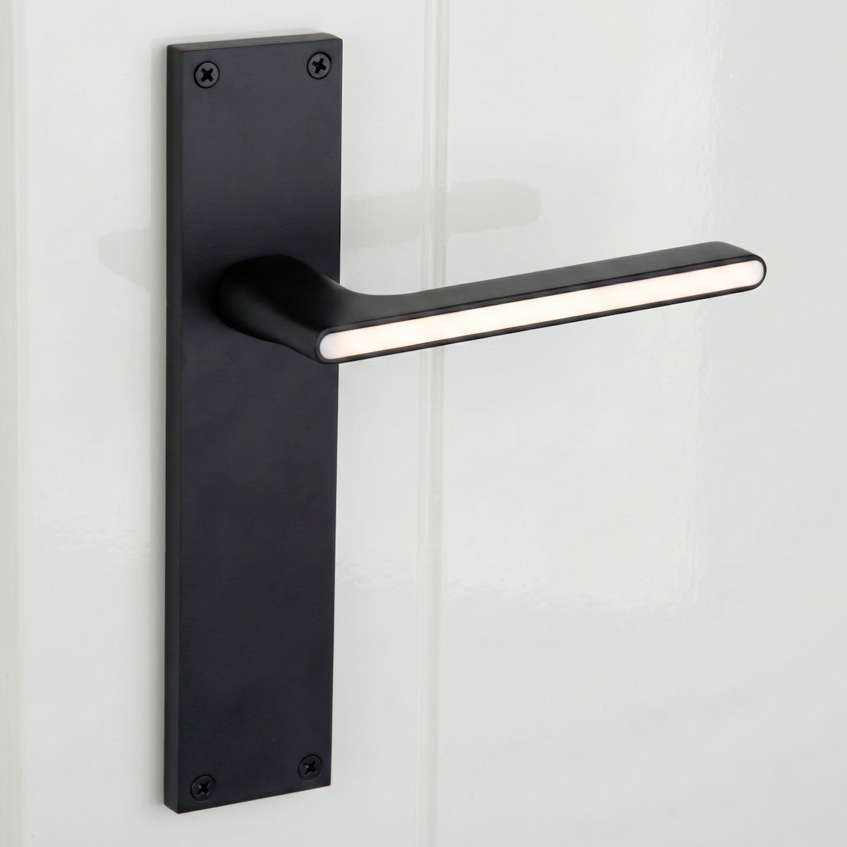Manilla modelo '810' de zamak con placa rectangular acabado negro para puertas