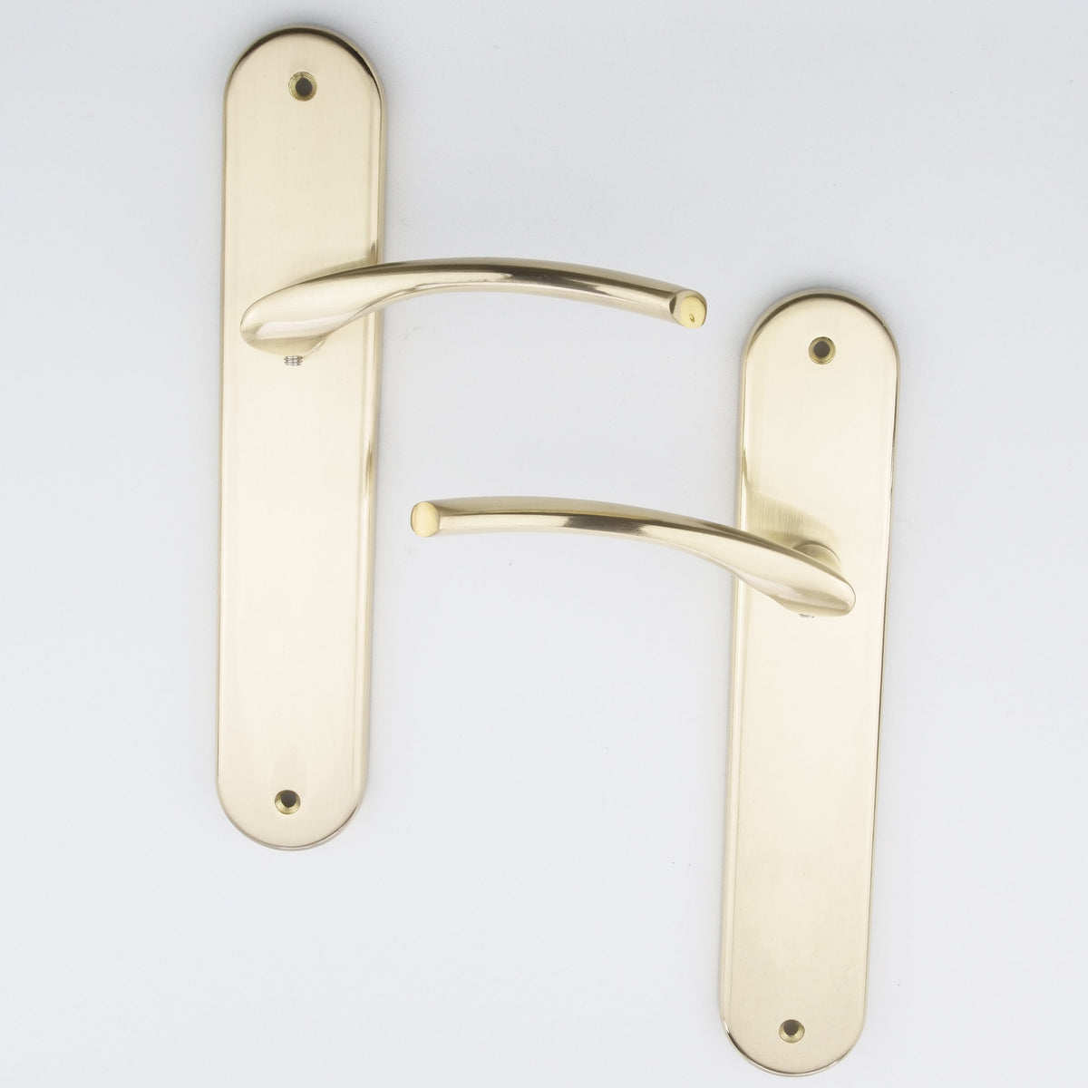 Türklinke aus Zamak Modell '556' mit ovaler Rosette in satiniertem Gold für Türen