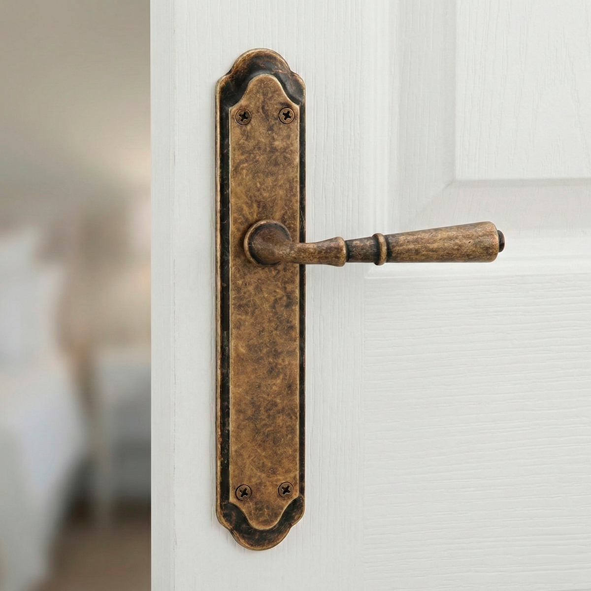 Manilla modelo '507' con placa rústica y acabado cuero envejecido para puertas