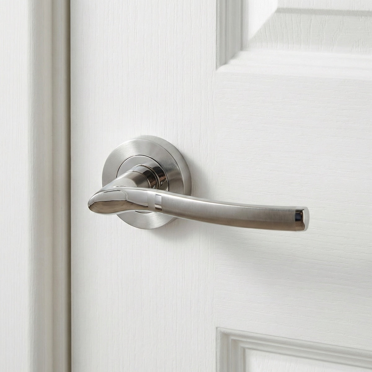 Manilla Dana con roseta redonda de aluminio para puertas