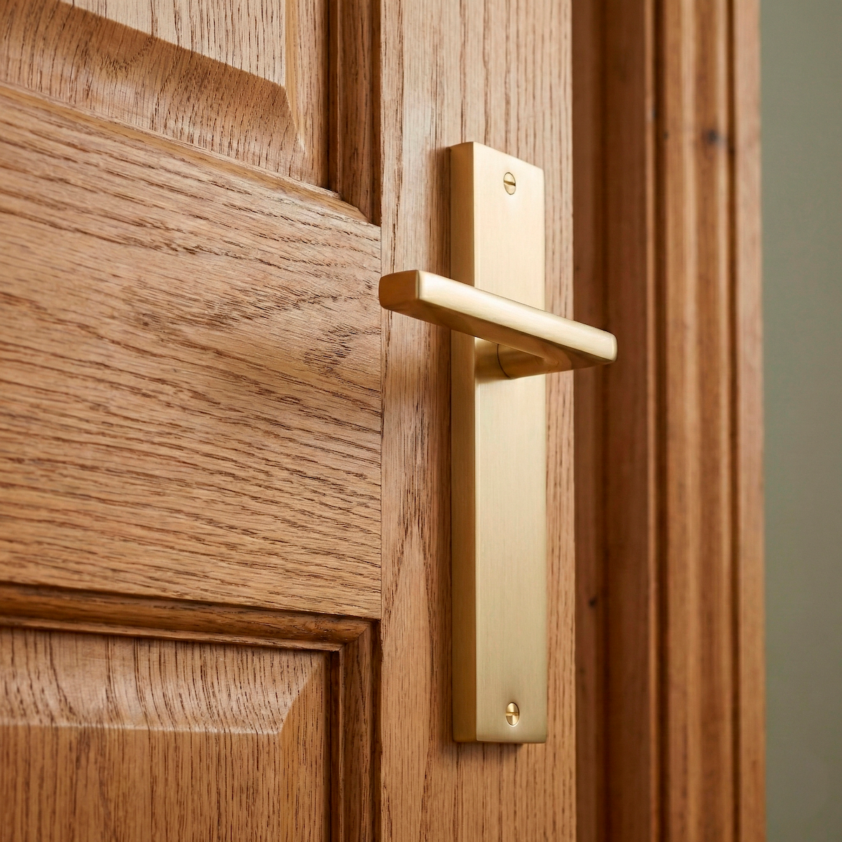 Rectangular rental plate handle in satin gold aluminum