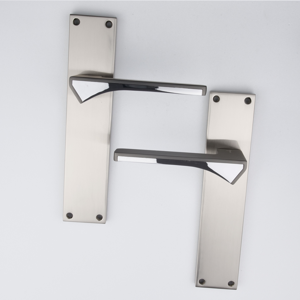 Manilla modelo '748' de zamak con placa rectangular acabado níquel satinado y grafito para puertas