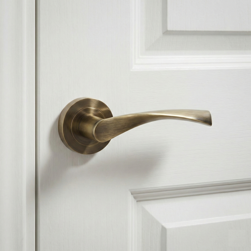 'Ola 130C' model door handle with round rose in leather finish